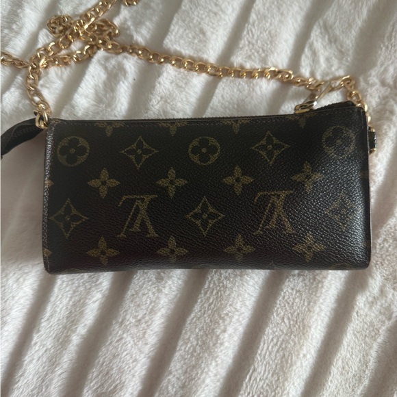 Louis Vuitton wallet/crossbody with 2 chains - Picture 4 of 15